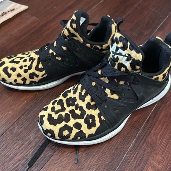 Cheetah Print APL Sneakers - Like New - Size 8.5 Super Comfortable - Picture 1 of 6